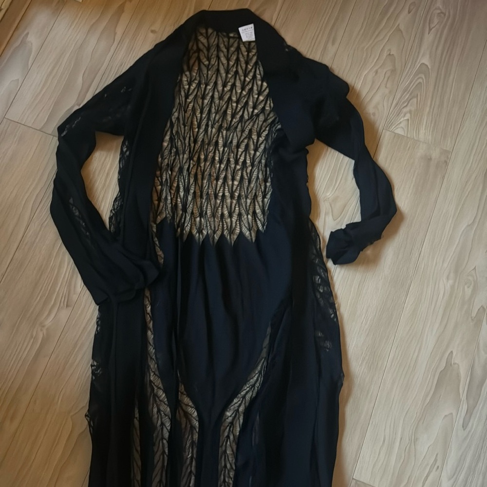 MOEVA BLACK KIMONO